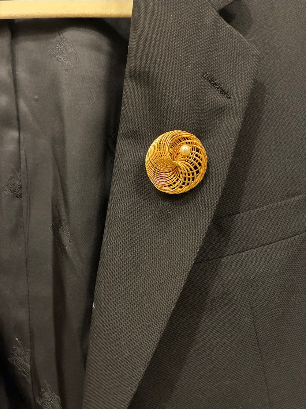 Vintage 1980s Lisner Gold Spiral Pearl Brooch Old Money